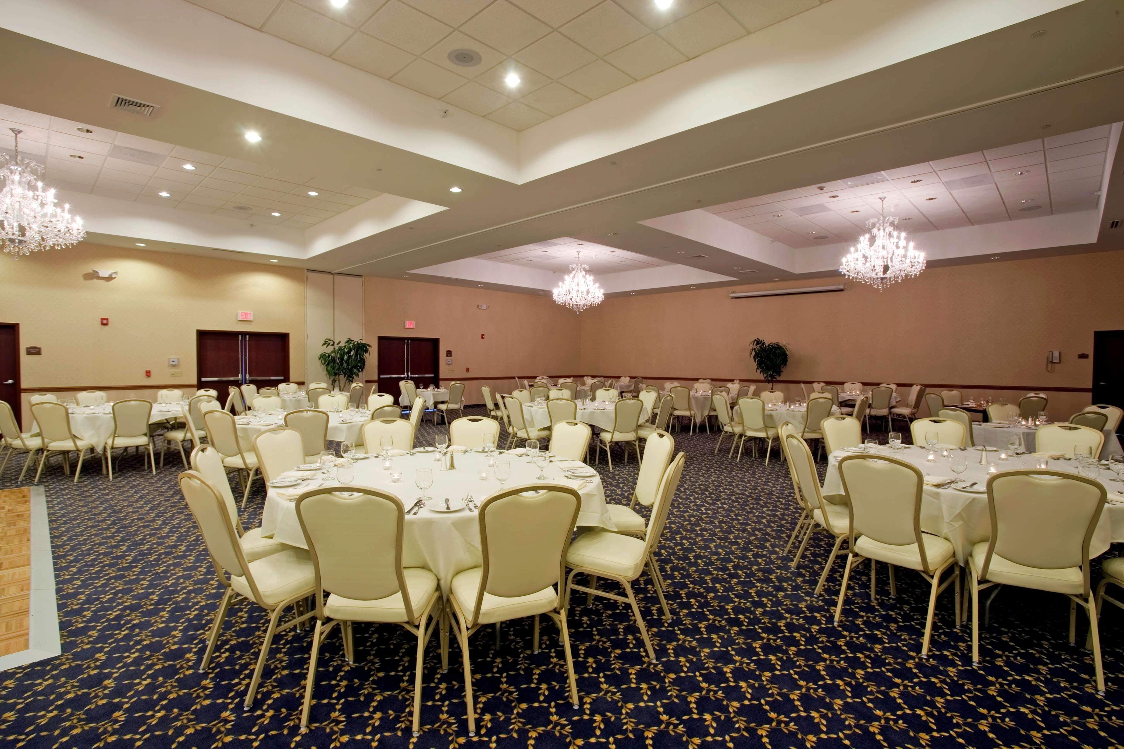 Best Western Plus Ticonderoga Restoran foto